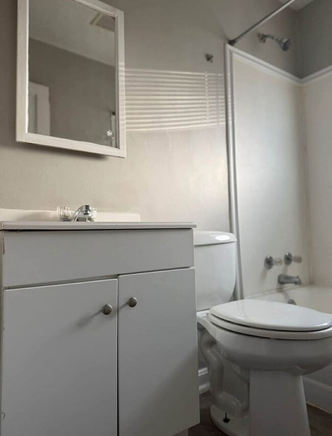 Building Photo - 2027 S 41st St