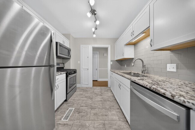 Building Photo - 1028 E 33rd Pl