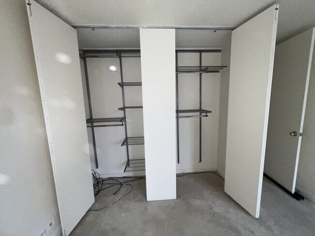 Building Photo - 6700 S South Shore Dr