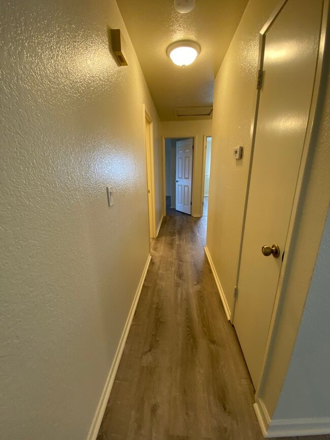 Building Photo - 3 Bedroom / 2 Bath Great Corner Lot in Travis District