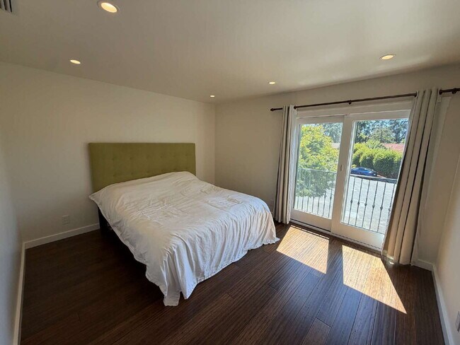 Building Photo - "Charming Walnut Creek Retreat: Spacious 4-Bedroom Home with Elegant Granite Kitchen, Cozy Firepl...