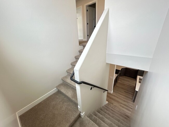 Building Photo - Beautiful Townhome!