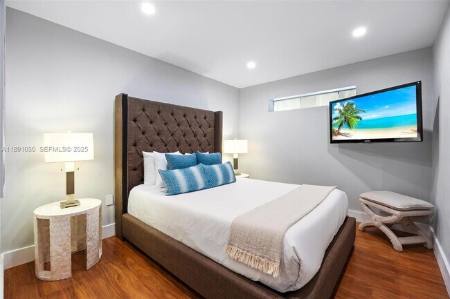 Building Photo - 1651 SW 13th Ave