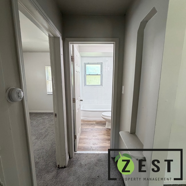 Building Photo - Gorgeous 2 BED 1 BATH !!!