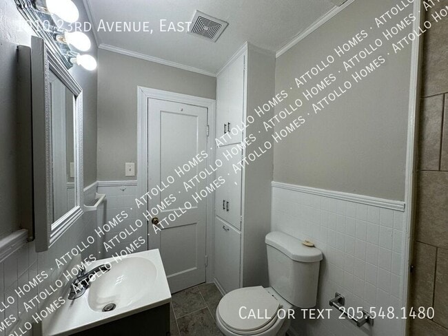 Building Photo - 1010 23rd Ave E