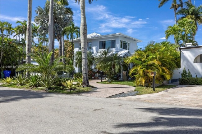 Building Photo - 1121 NE 85th St