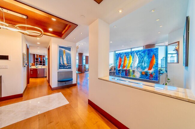 Building Photo - 2Bd/2.5Ba Seattle  Penthouse
