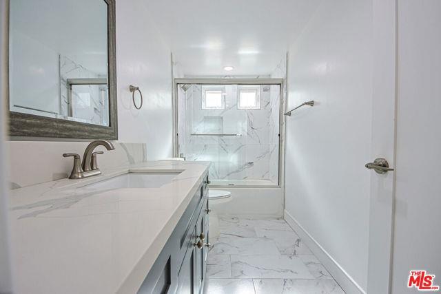 Building Photo - 10803 Kling St