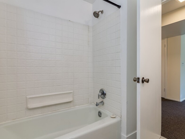 Building Photo - 938 23rd St