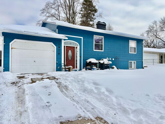 Building Photo - Twyckenham Hills Gem – 4BR with Lower Level Family Suite