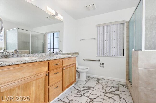 Building Photo - SPACIOUS 3BEDROOM SINGLE STORY TOWNHOME IN...