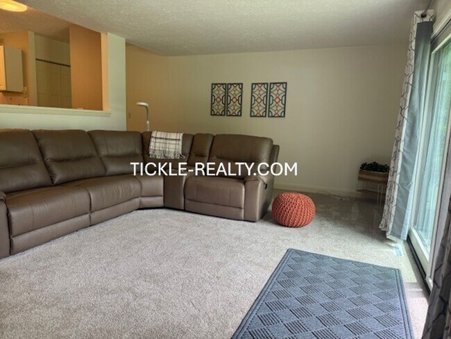 Building Photo - 1 Bedroom Condo in Fairport