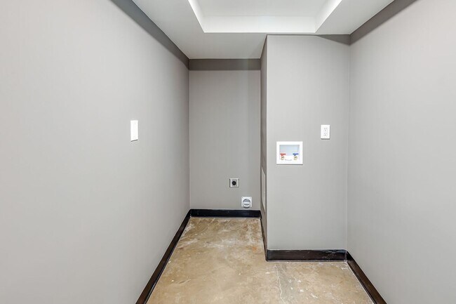 Building Photo - 4 Bedroom Glencliff Home With Garage