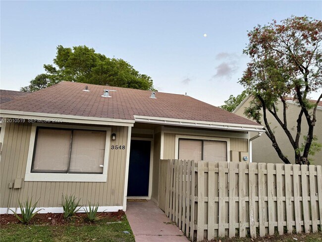 Building Photo - 3548 NW 111th Terrace