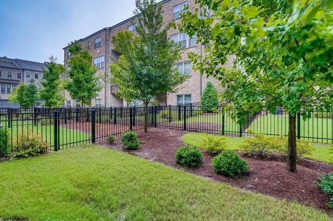 Building Photo - 2359 Montford Pl