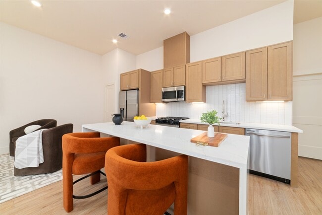 Primary Photo - 859 Rachel St