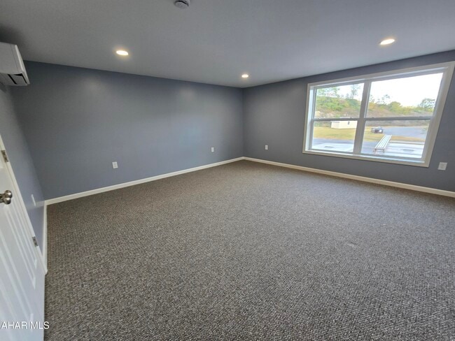 Building Photo - 1654 Quaker Valley Rd