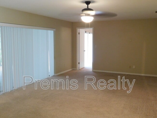 Building Photo - 1840 Oak Forest Dr W