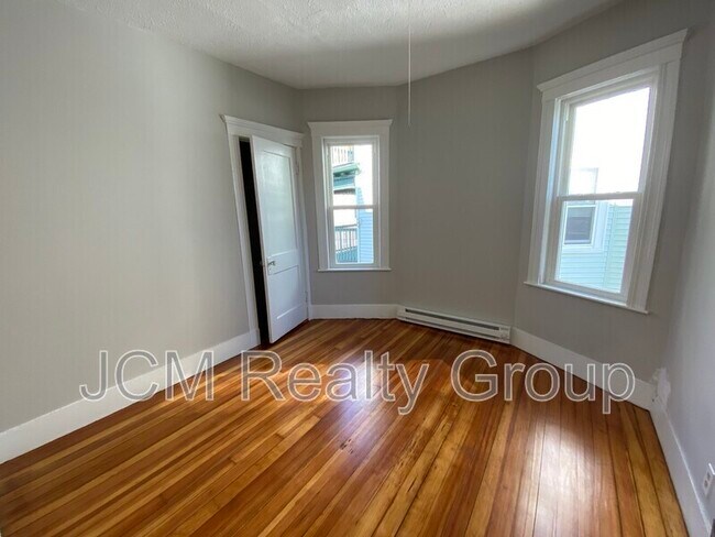 Building Photo - 48 Mora St