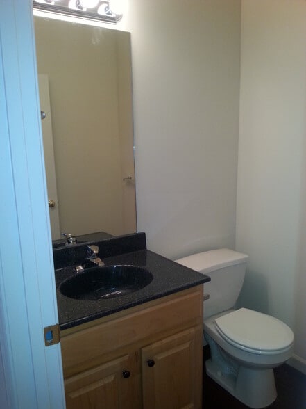 Building Photo - 720 Ferris Way