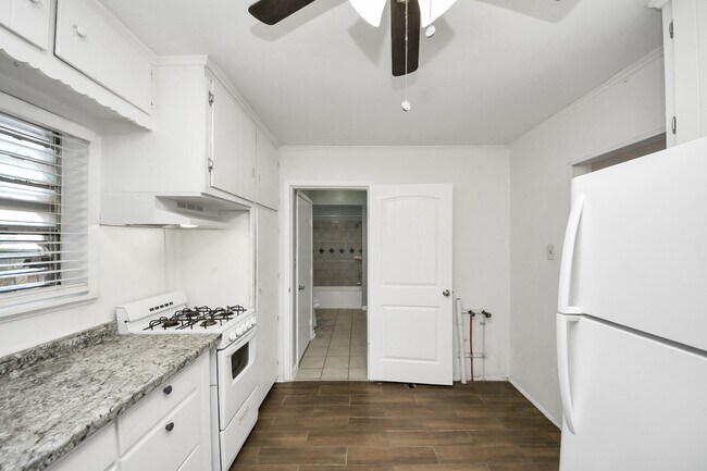 Building Photo - 1213 28th St