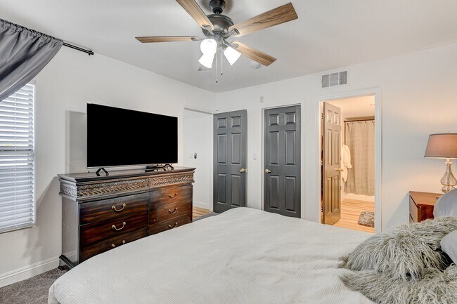 Building Photo - Fully Furnished 3BD/2BA in SW Vegas | Gate...
