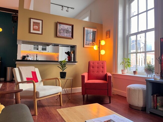 Building Photo - Comfortable One Bedroom Condo For Rent - C...