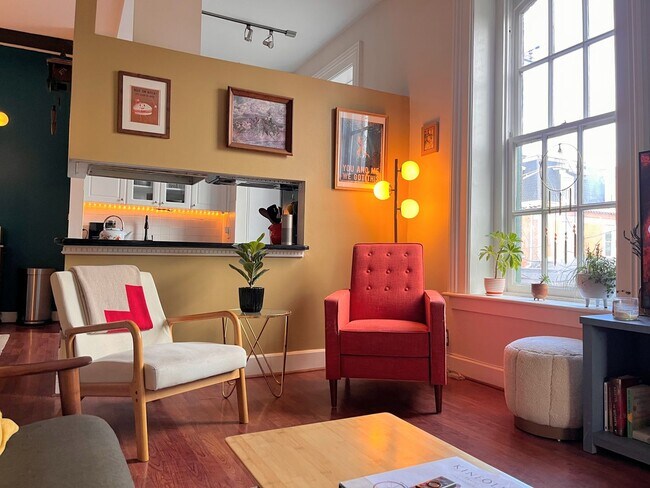 Building Photo - Downtown Buffalo 1BR + Den Condo: Dog Friendly + Gated Parking Included, Near Betty's!