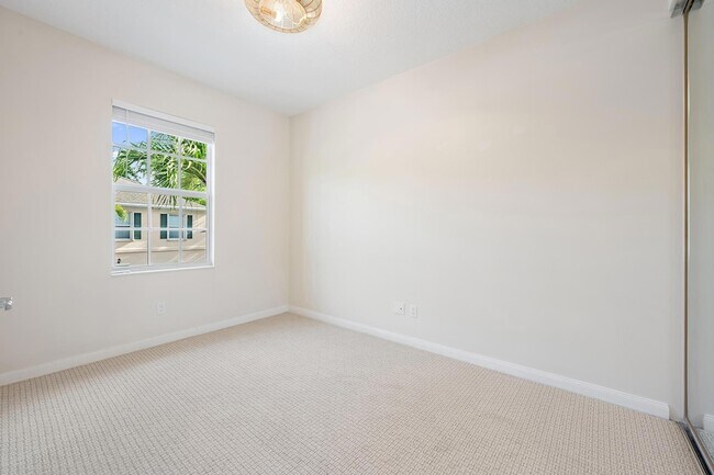 Building Photo - 136 Ashley Ct