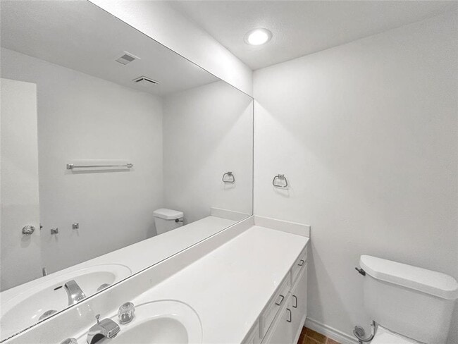 Building Photo - 5717 Taylor Draper Cove