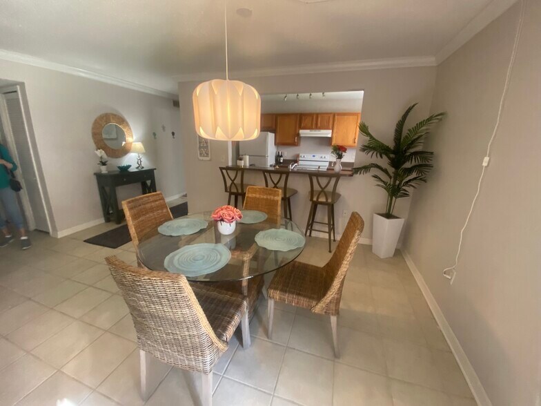 Building Photo - 1866 Toucan Way