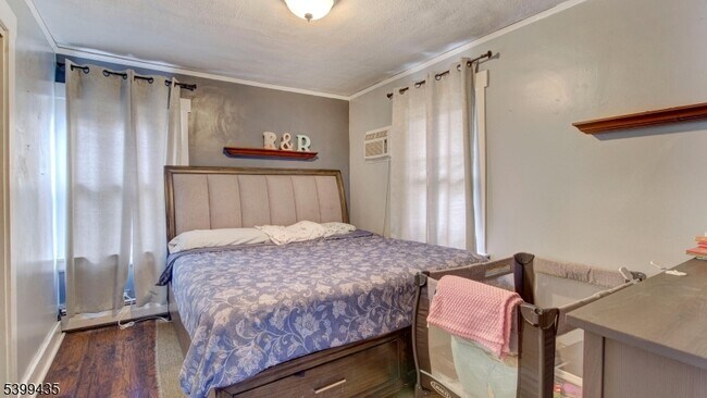 Building Photo - 836 Livingston Rd