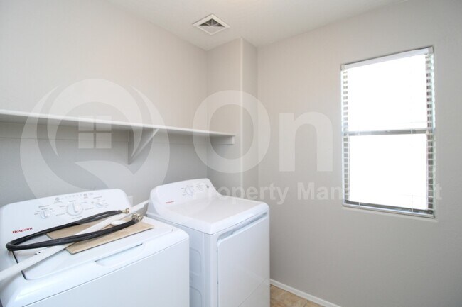 Building Photo - 1467 E Chestnut Ln