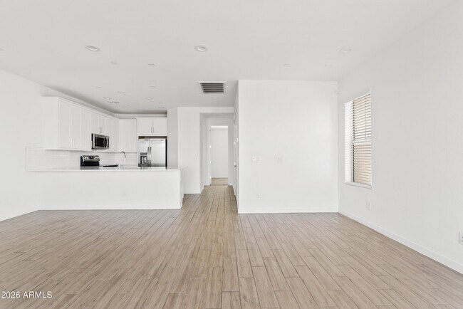 Building Photo - 4658 S Vapor