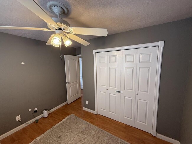 Building Photo - 2900 Vista Del Rey NE