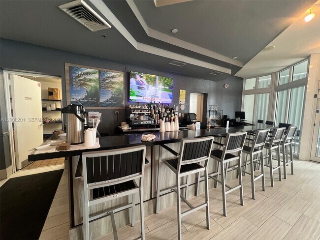 Building Photo - 16500 Collins Ave