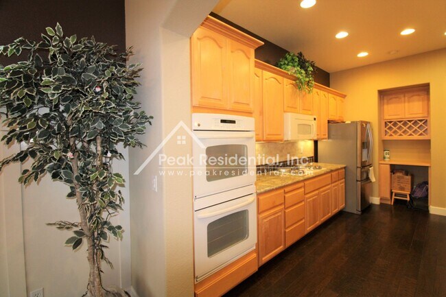 Building Photo - Very Nice 3bd/2ba With Bonus Room Elk Grove House with 2 Car Garage!