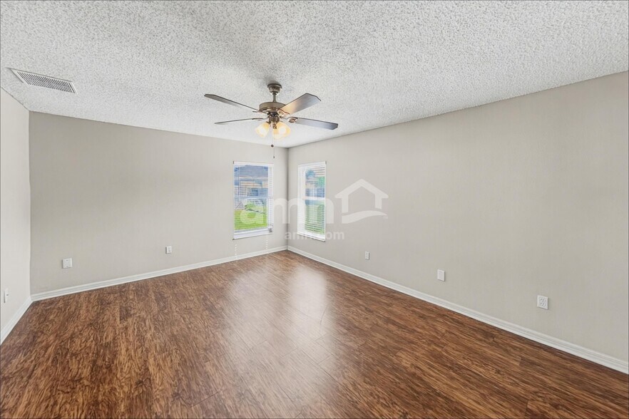 Building Photo - 315 Colony Ct