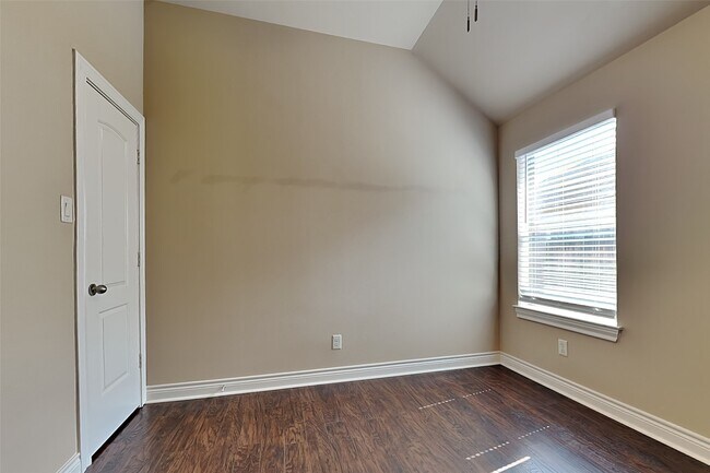 Building Photo - 27407 Tracy Ridge Ct