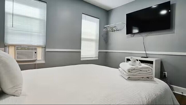 Building Photo - Townhome on Lawyer's Row