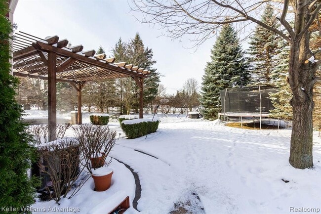 Building Photo - 24975 Bloomfield Ct