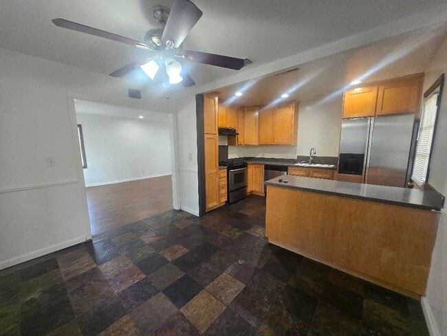 Building Photo - 2 Bedroom in La Crescenta