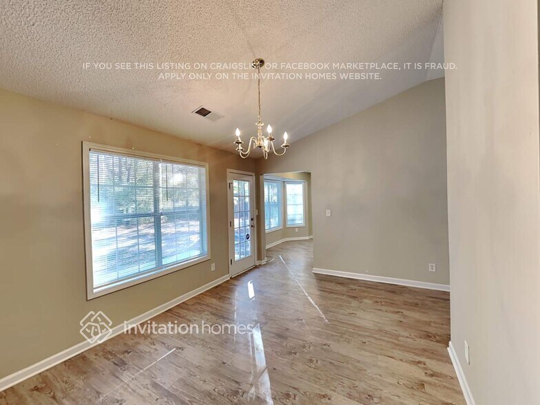 Building Photo - 290 Hunters Chase