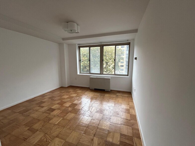 Building Photo - 922 24th St NW