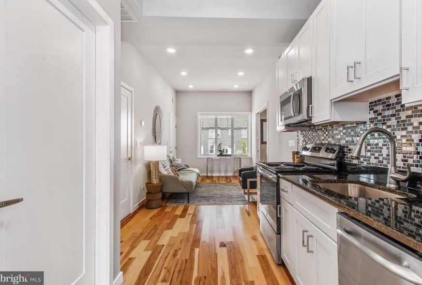 Building Photo - 1247 Penn St NE