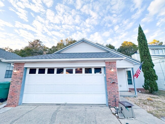 Building Photo - No HOA 3 bedroom home with whole house generator!