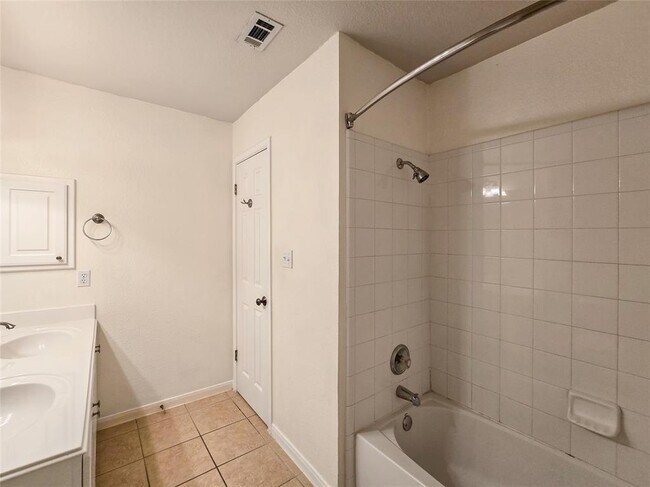 Building Photo - 15628 Fisher Island Dr