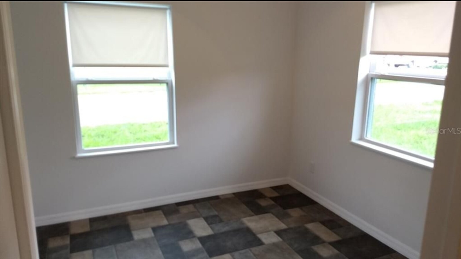 Building Photo - 803 E Hart St