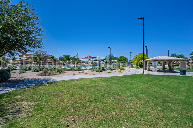 Building Photo - Gorgeous Casa Grande home ready for move in