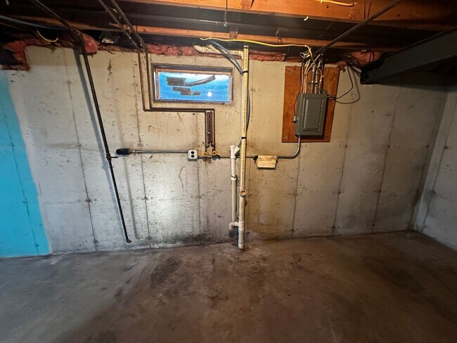 Building Photo - 1837-1837 Post Rd